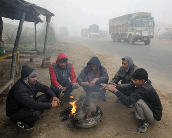 నానాటికీ పడిపోతున్న ఉష్ణోగ్రతలు