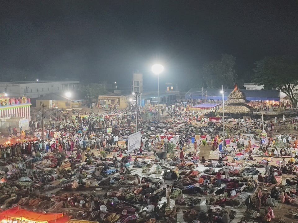 కసాపురం ఆంజనేయ స్వామి దర్శనానికి పోటెత్తిన భక్తాదులు