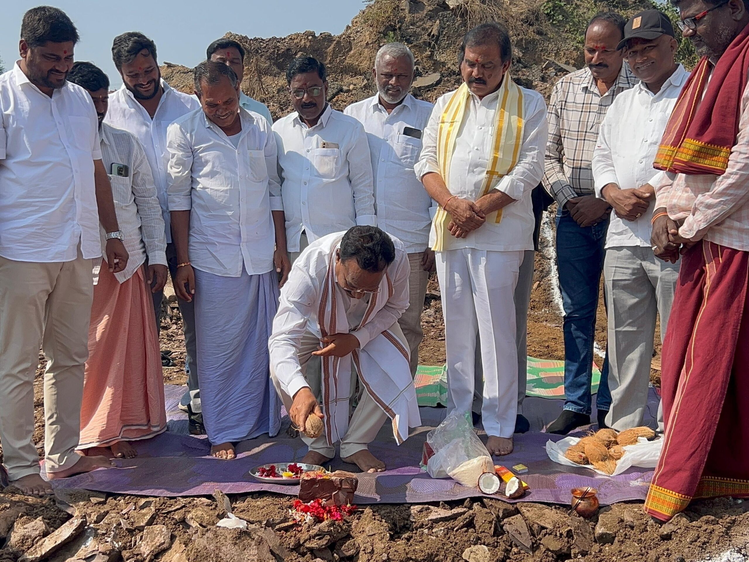 అభివృద్ధి పనులకు భూమి పూజ చేసిన MP, MLA