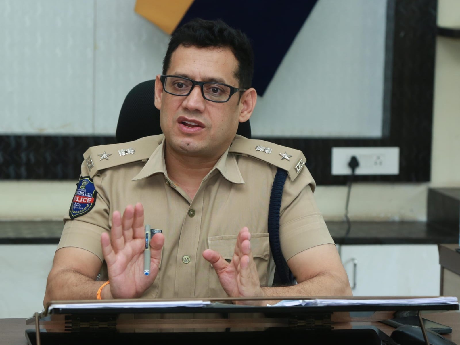 ఆకర్షణీయమైన ప్రకటనలతో సైబర్ మోసాలు: సీపీ