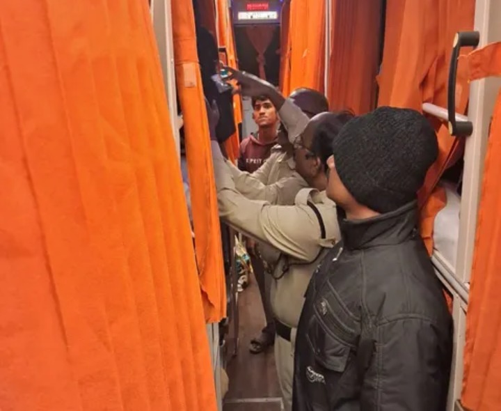 ప్రైవేట్ బస్సుల్లో గంజాయి కోసం వేట