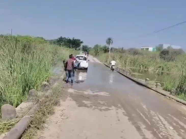 వంతెన నిర్మించి.. కష్టాలు తీర్చండి!