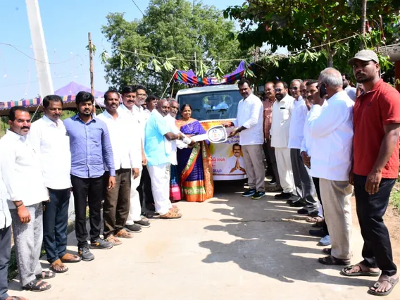 అనాధాశ్రమానికి రూ.6 లక్షల వాహనం వితరణ