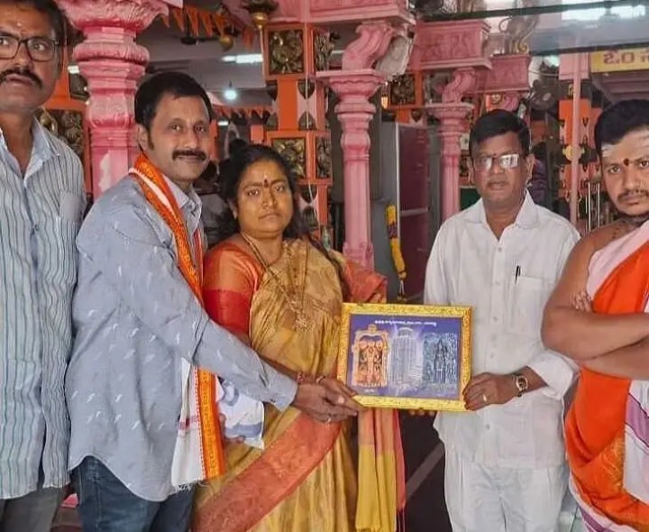 నిత్య అన్నదాన పథకానికి రూ.లక్ష విరాళం