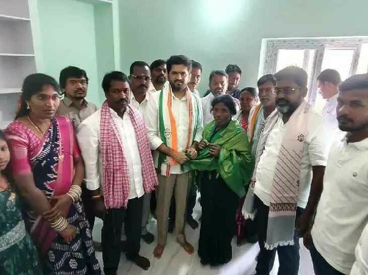 భావోద్వేగానికి లోనైన లబ్ధిదారులు