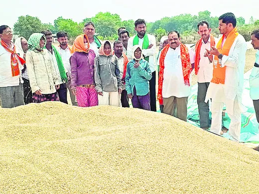 ‘ధాన్యం కొనకుంటే ధర్నా చేస్తాం’