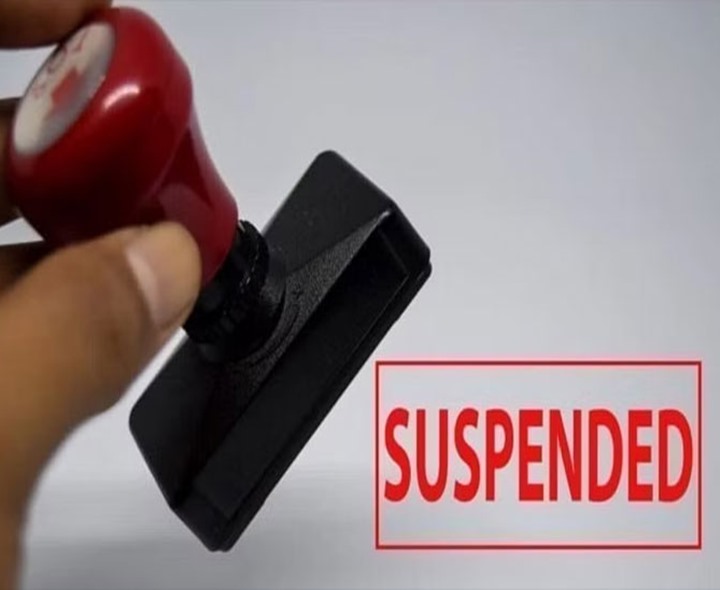 ప్రభుత్వ కార్యాలయంలో పార్టీ.. ముగ్గురు సస్పెండ్