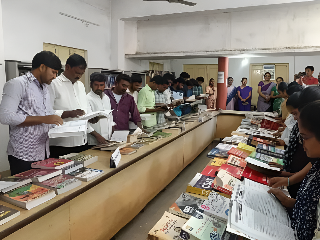 పుస్తక పఠనం అలవాటు చేసుకోవాలి: మల్లు నర్సింహ రెడ్డి