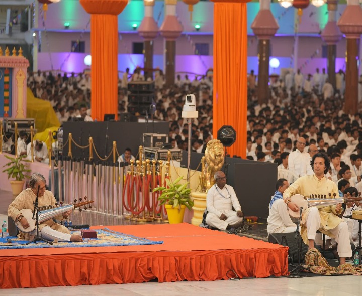 పుట్టపర్తిలో ‘స్ట్రింగ్స్ ఫర్ పీస్’ సరోద్ కచేరీ