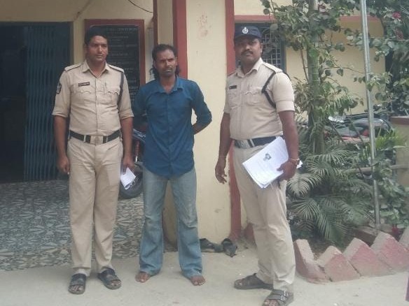 కత్తితో దాడి చేసిన నిందితుడు కోర్టుకు తరలింపు