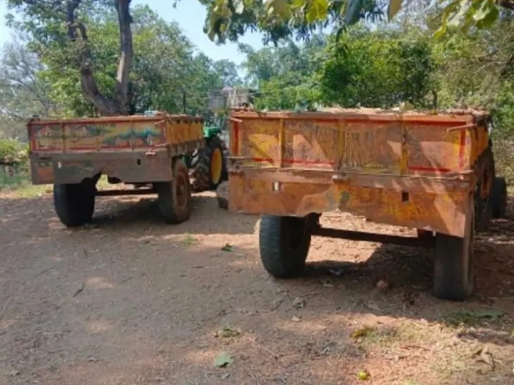 రెండు ఇసుక ట్రాక్టర్లు సీజ్