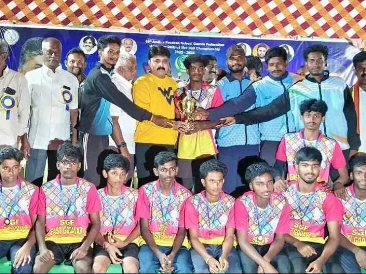 నెట్ బాల్ పోటీల విజేతలకు బహమతులు అందజేసిన ఎమ్మెల్యే