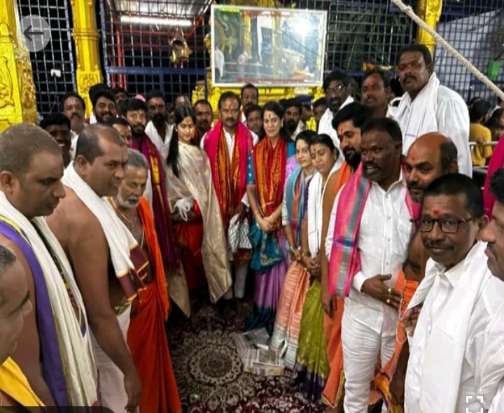 కురుమూర్తి స్వామిని దర్శించుకున్నమాజీ ఎమ్మెల్యే