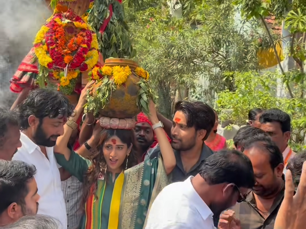 గంగానమ్మకు బోనం చెల్లించిన సినీ హీరోయిన్