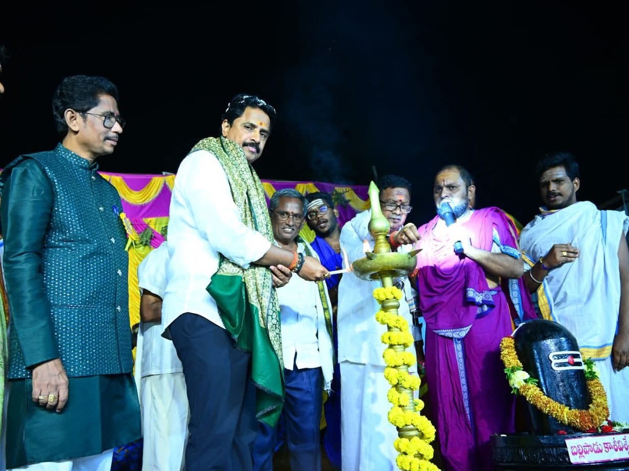 కార్తీక దీపోత్సవంలో పాల్గొన్న ఎమ్మెల్యే