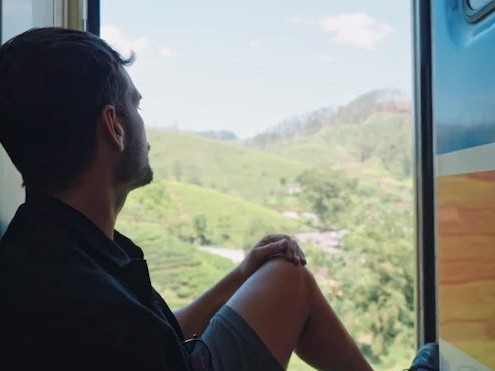 ట్రైన్ డోర్ వద్ద కూర్చుంటున్నారా..? ఇదిగో..!