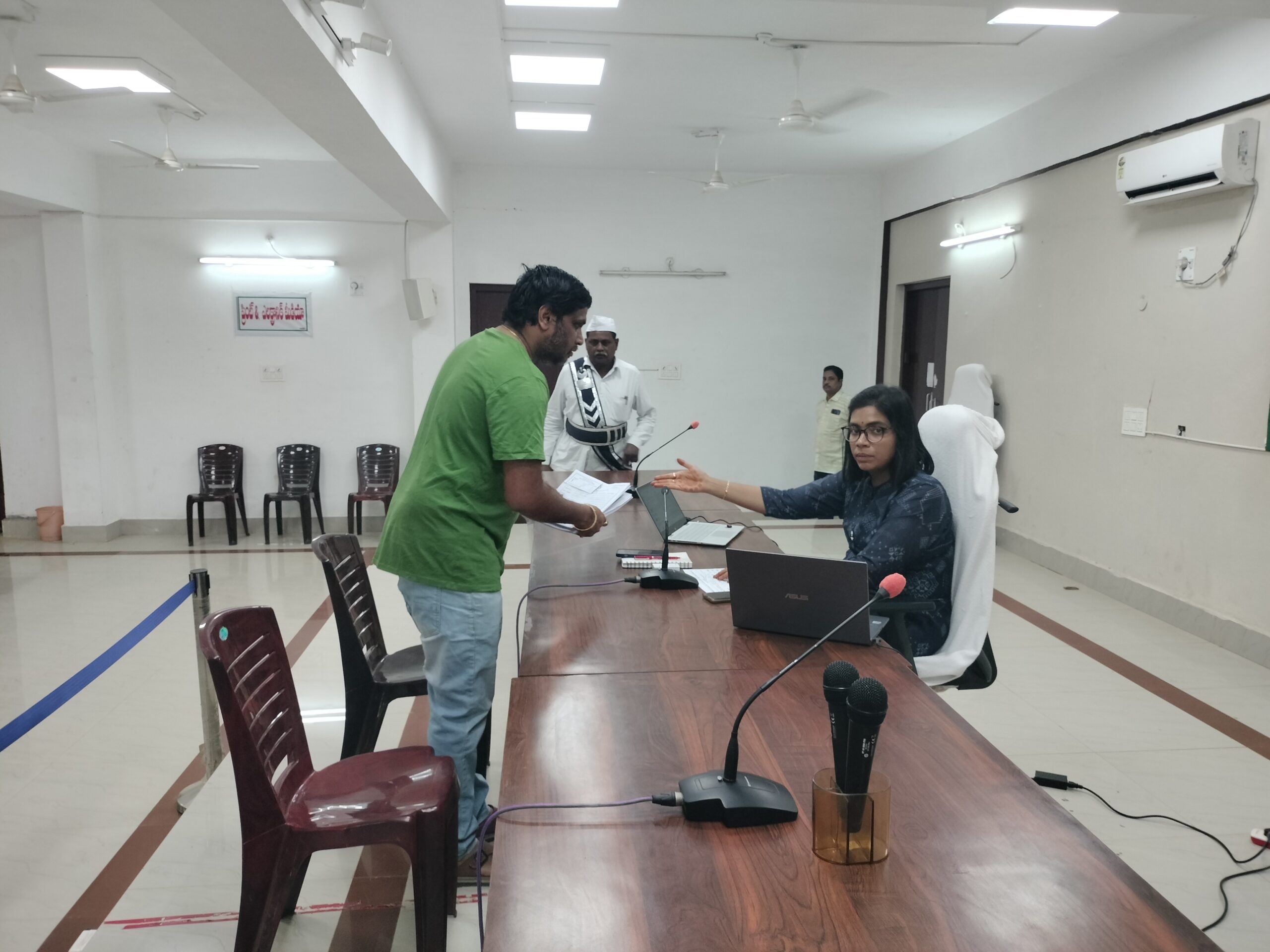 సమస్యల పరిష్కారానికి ఆదేశించిన సబ్ కలెక్టర్