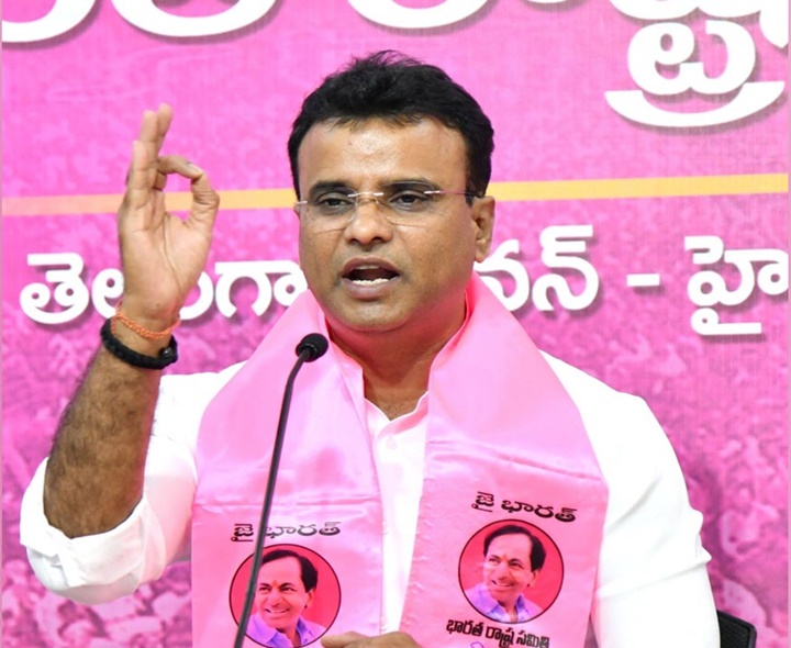 కవిత కాంగ్రెస్ ట్రాప్‌లో పడ్డారు: ఎమ్మెల్యే