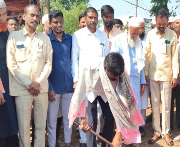 మసీదు నిర్మాణ పనులకు శంకుస్థాపన చేసిన ఎమ్మెల్యే