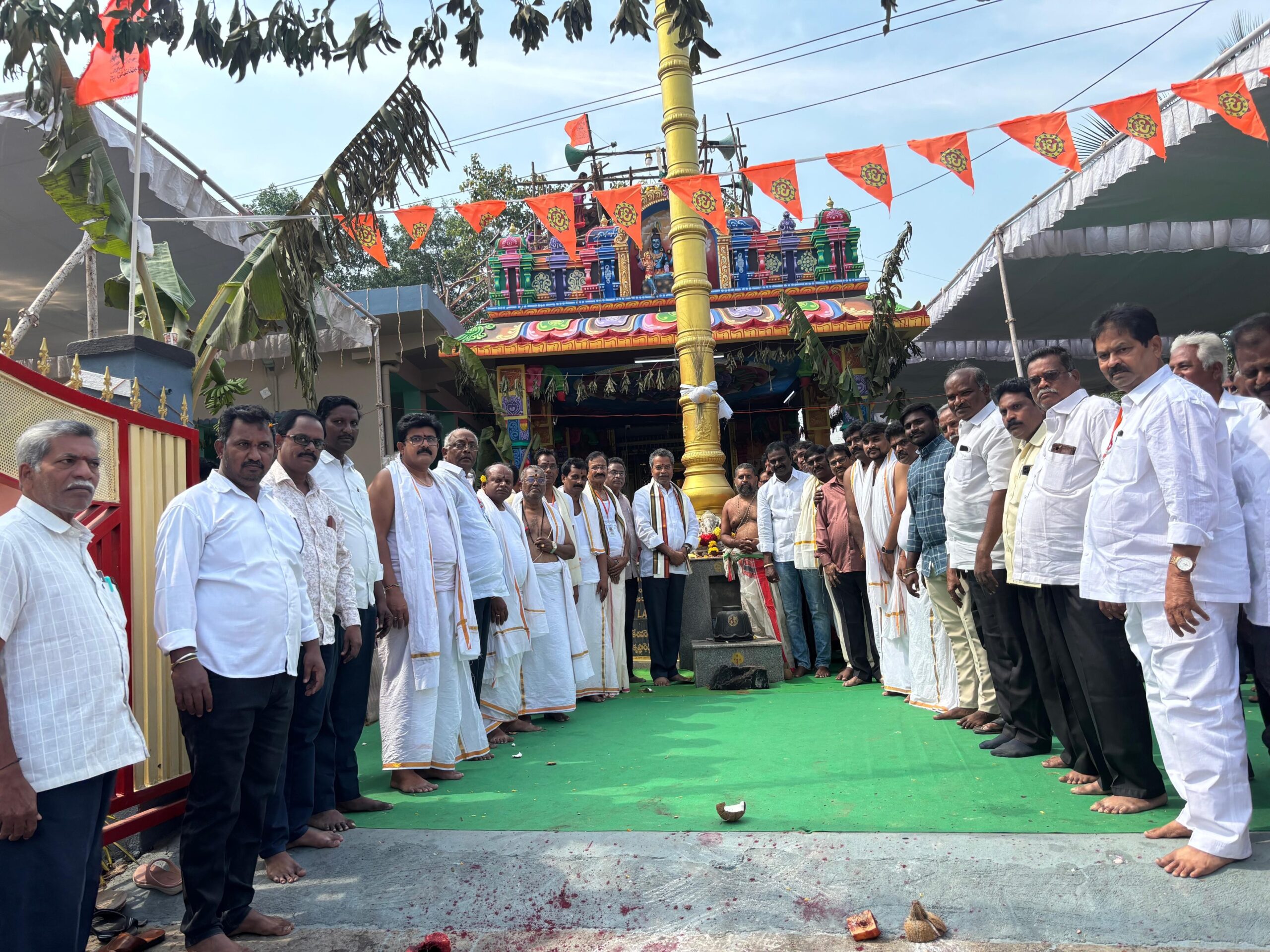 లక్ష్మీ గణపతి ఆలయంలో కన్నుల పండువగా మహా కుంభాభిషేకం