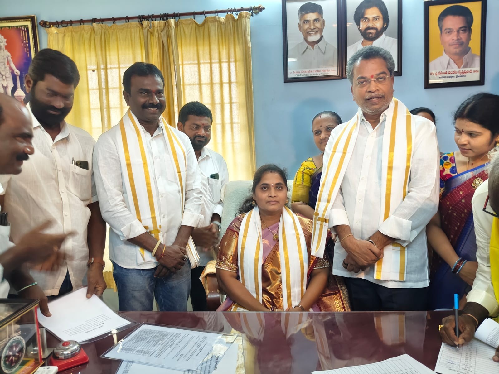 మైలవరంలో ఏ.ఎం.సీ పాలకవర్గం బాధ్యతల స్వీకరణ