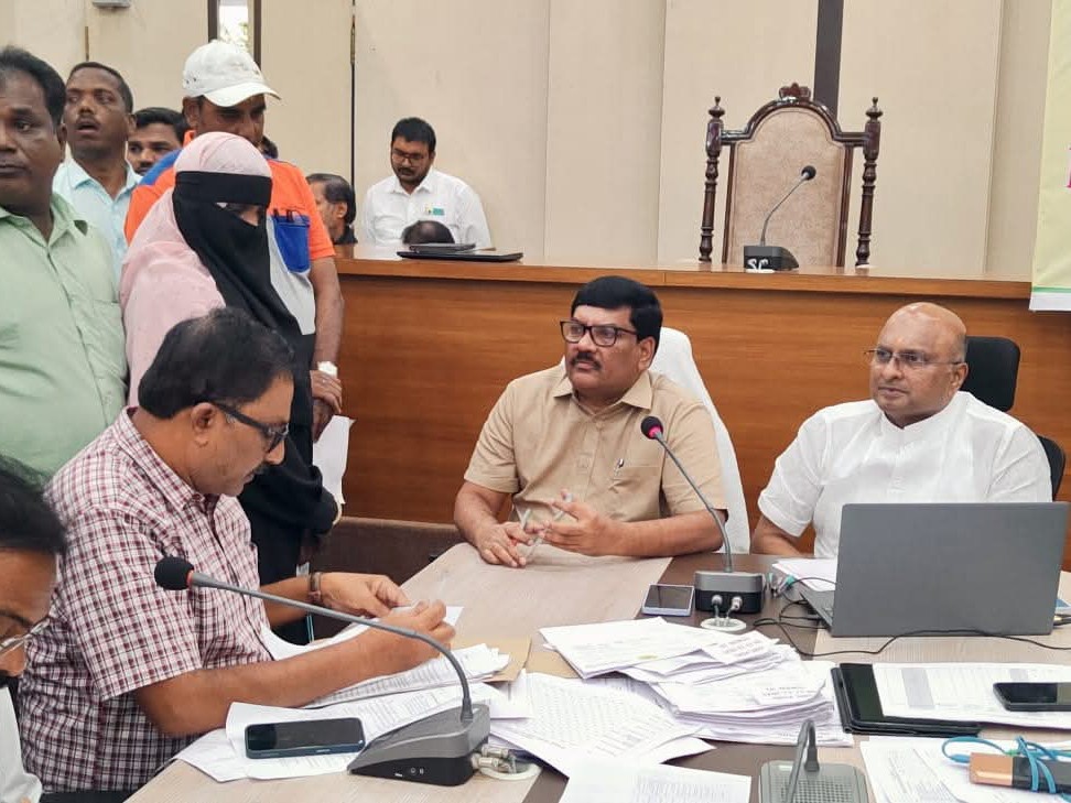 ప్రజా సమస్యలు వెంటనే పరిష్కరించాలి: మేయర్ రవీంద్ర