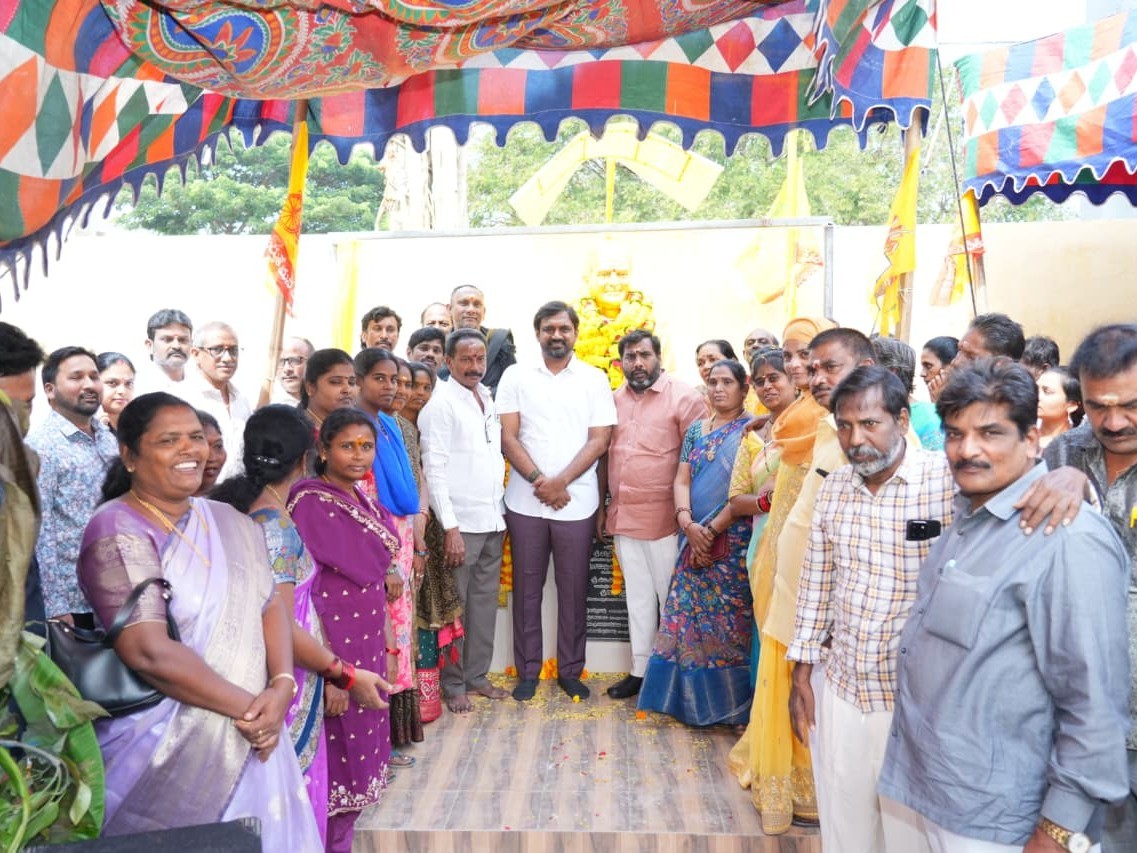 NTR విగ్రహాన్ని ఆవిష్కరించిన ఎమ్మెల్యే