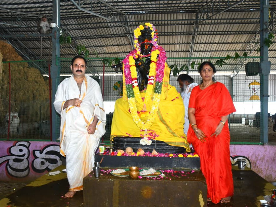 యాగంటి క్షేత్రంలో పర్యటించిన మాజీ ఎమ్మెల్యే