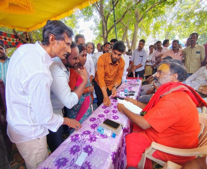 ‘ప్రజా దర్బార్’ నిర్వహించిన ఎమ్మెల్యే