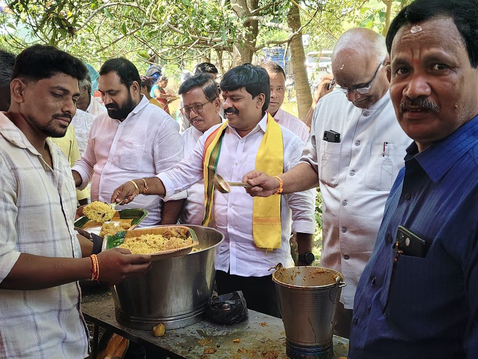 నీలకంఠేశ్వర స్వామి వార్షికోత్సవంలో పాల్గొన్న ఎమ్మెల్యే
