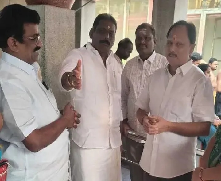 ఆలయంలో పారిశుద్ధ్య పనుల పరిశీలించిన కమిషనర్