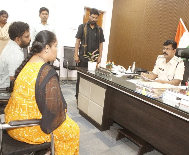 పిర్యాదులను నిర్ణీత గడువులో పరిష్కరించాలి: ఎస్పీ