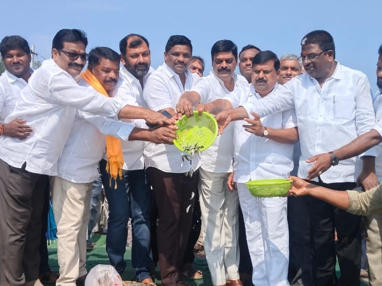 గ్రామీణ ఆర్థిక వ్యవస్థ బలోపేతానికి కృషి: ఎమ్మెల్యే