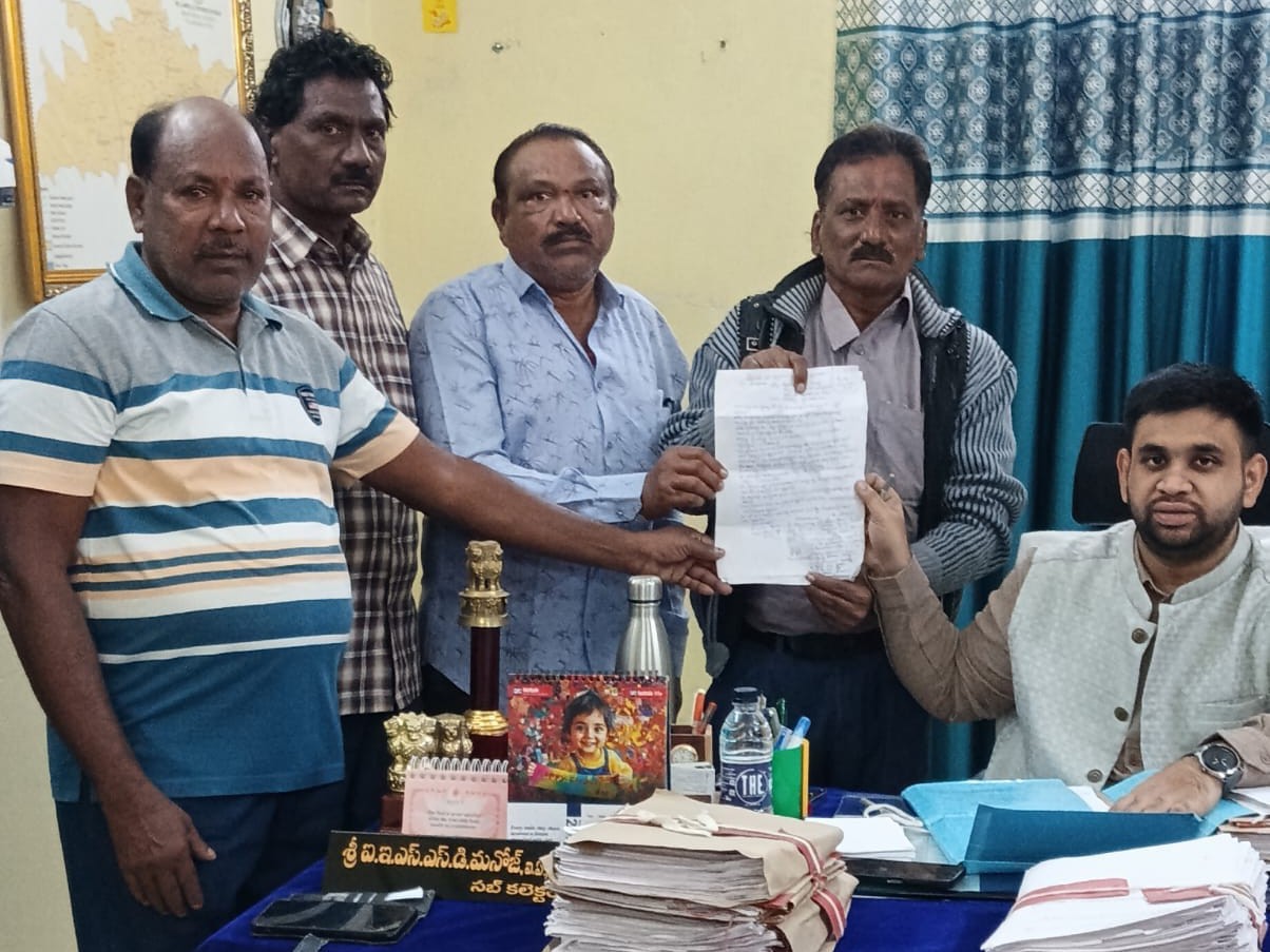 వార్డ్ సమస్యలు పరిష్కరించాలని సబ్ కలెక్టర్ కు వినతి