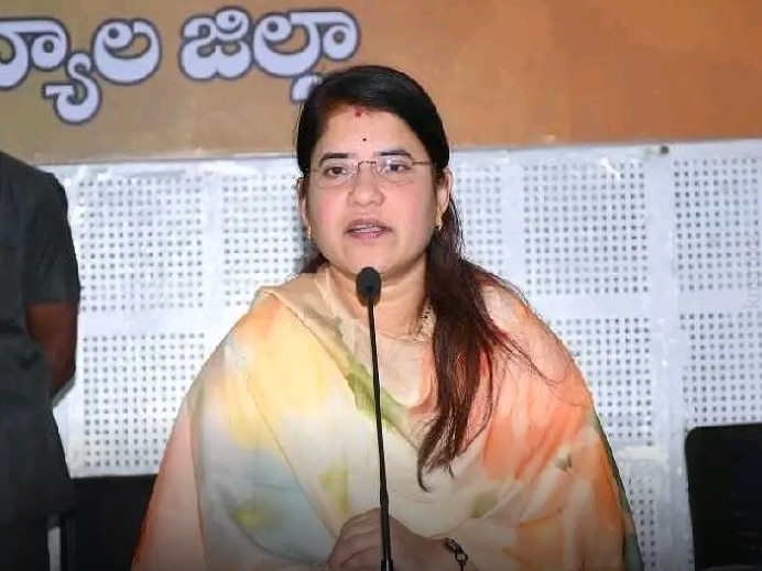 స్వర్ణ పంచాయితీల్లో పన్ను వసూలు చేయాలి: కలెక్టర్