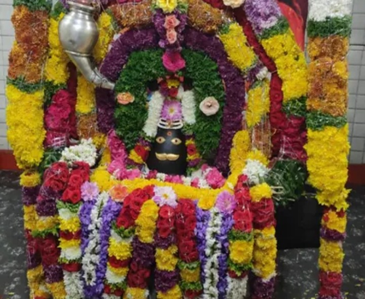 విరూపాక్షేశ్వరస్వామికి ప్రత్యేక పూజలు..!