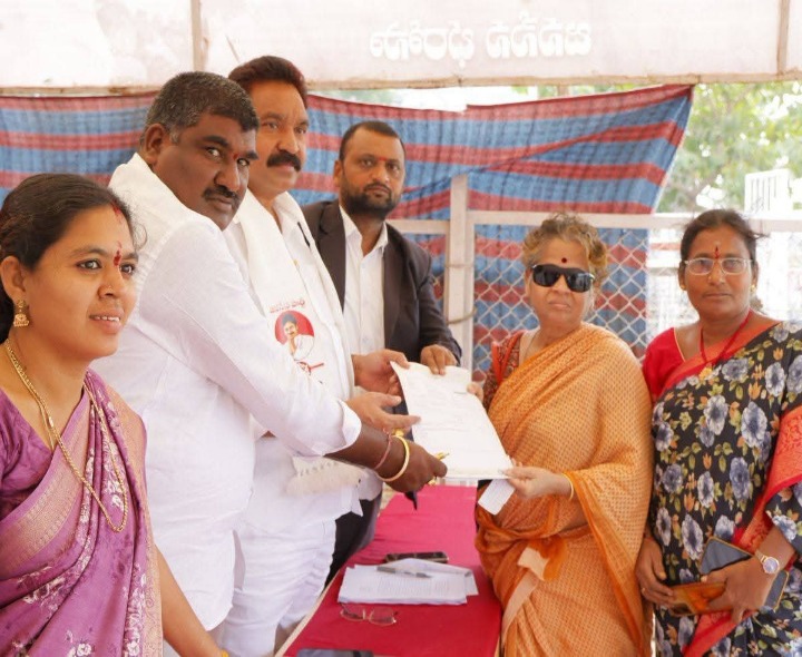 జనవాణిలో ప్రజల అర్జీల స్వీకరణ