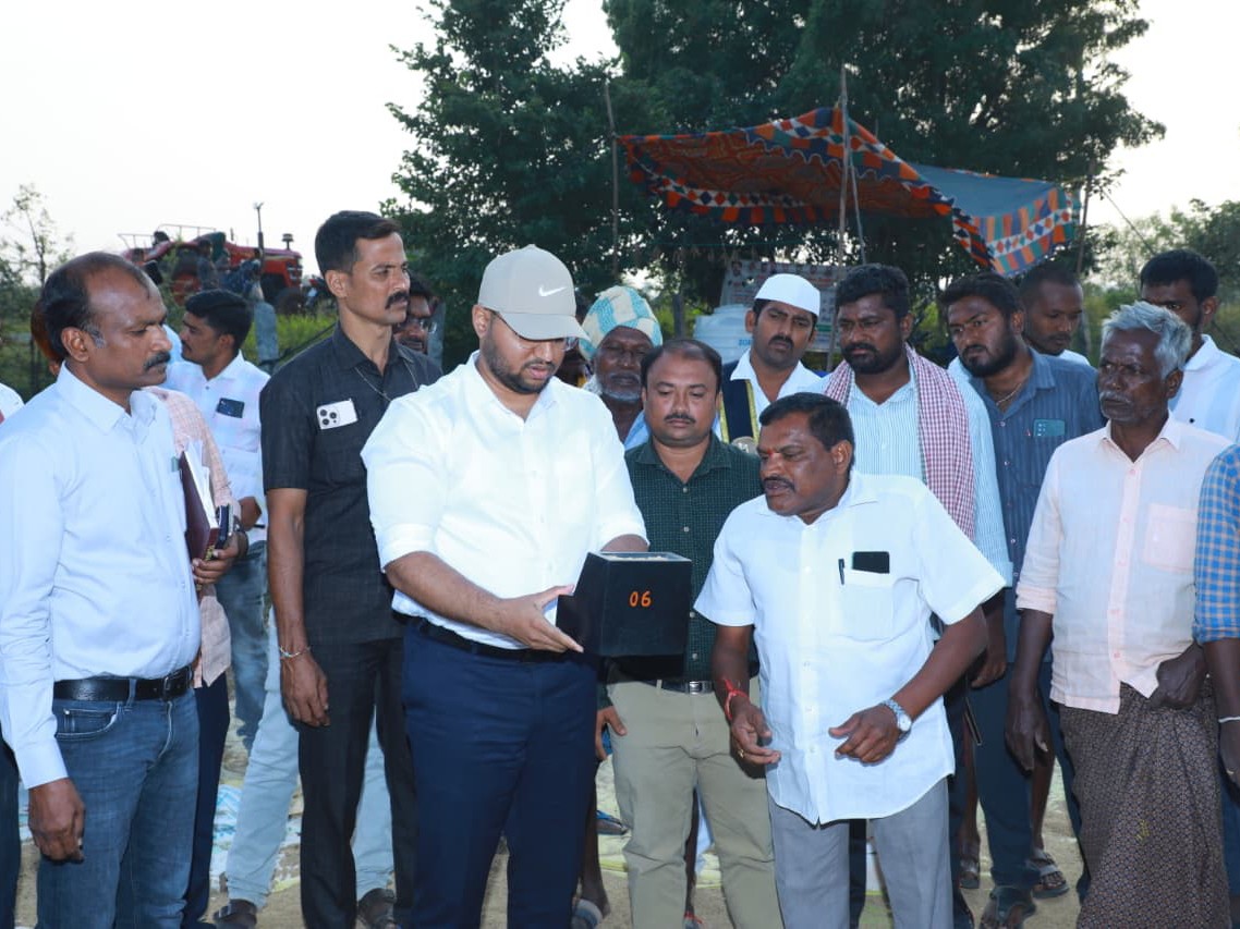 ధాన్యం కొనుగోలు కేంద్రాలు పరిశీలించిన కలెక్టర్