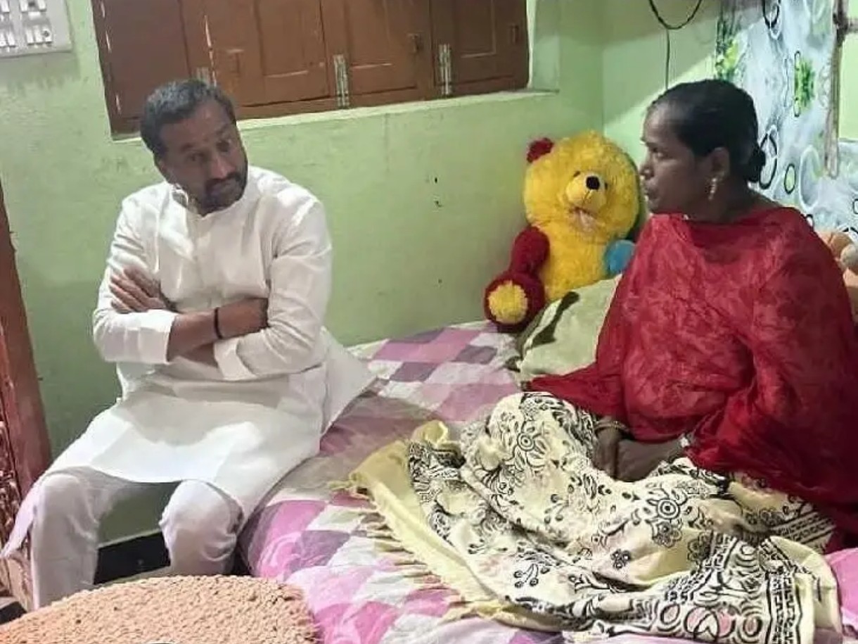 పార్టీ నాయకురాలిని పరామర్శించిన ఎంపీ