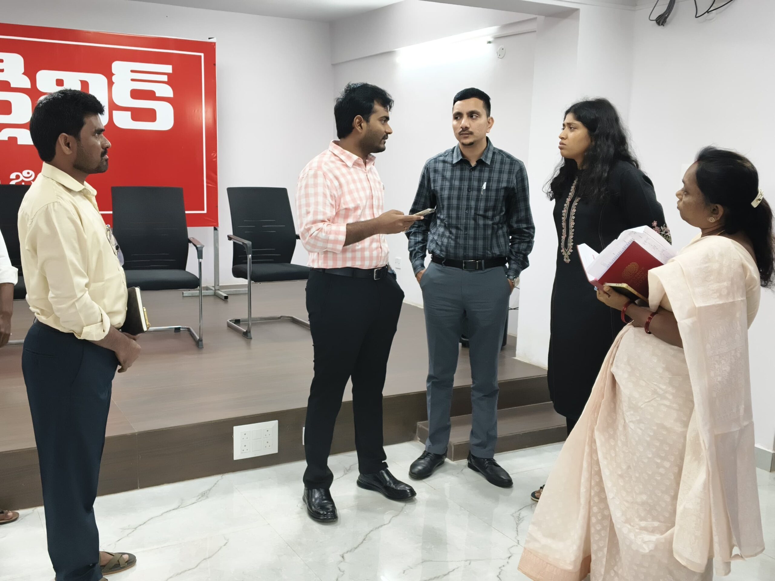 ‘అర్జీలు పెండింగ్ లేకుండా పూర్తి చేయండి’