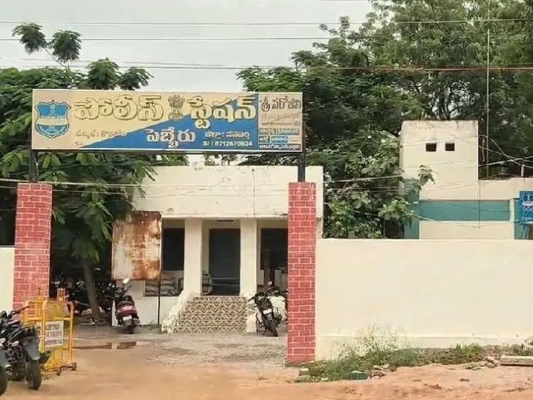 ఇద్దరు పిల్లలతో తల్లి అదృశ్యం