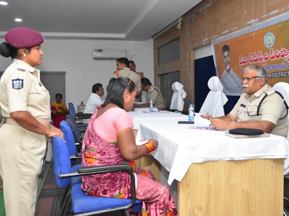 ‘ఫిర్యాదుదారులకు చట్టపరిధిలో న్యాయం చేయండి’