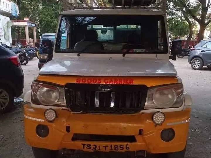 ఇసుక అక్రమంగా ఇసుక తరలిస్తున్న బొలెరో పట్టివేత