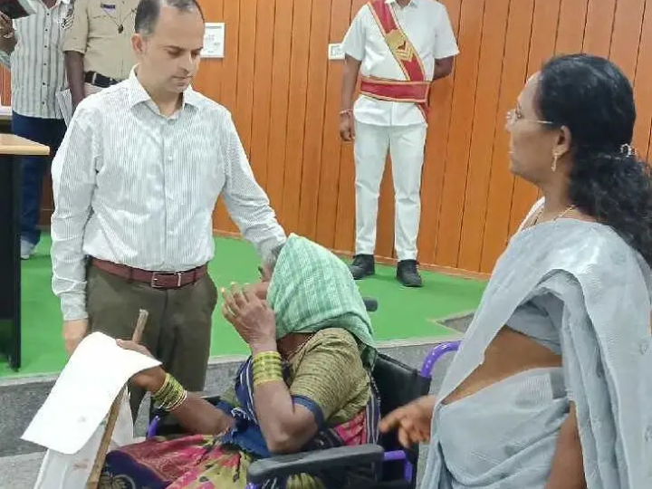 వృద్ధురాలి వేదనకు కలెక్టర్ స్పందన
