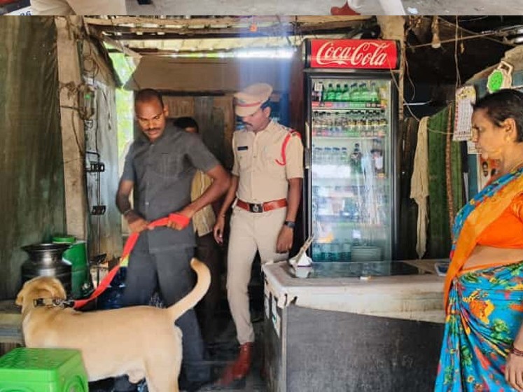 నార్కోటిక్ స్నిఫర్ డాగ్‌తో విస్తృత తనిఖీలు