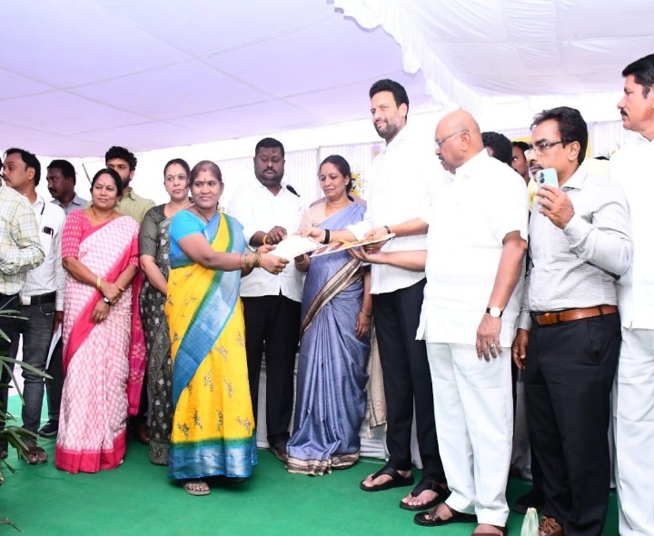 ‘అర్హులైన ప్రతి పేద కుటుంబానికి ఇళ్లు కల్పిస్తాం’