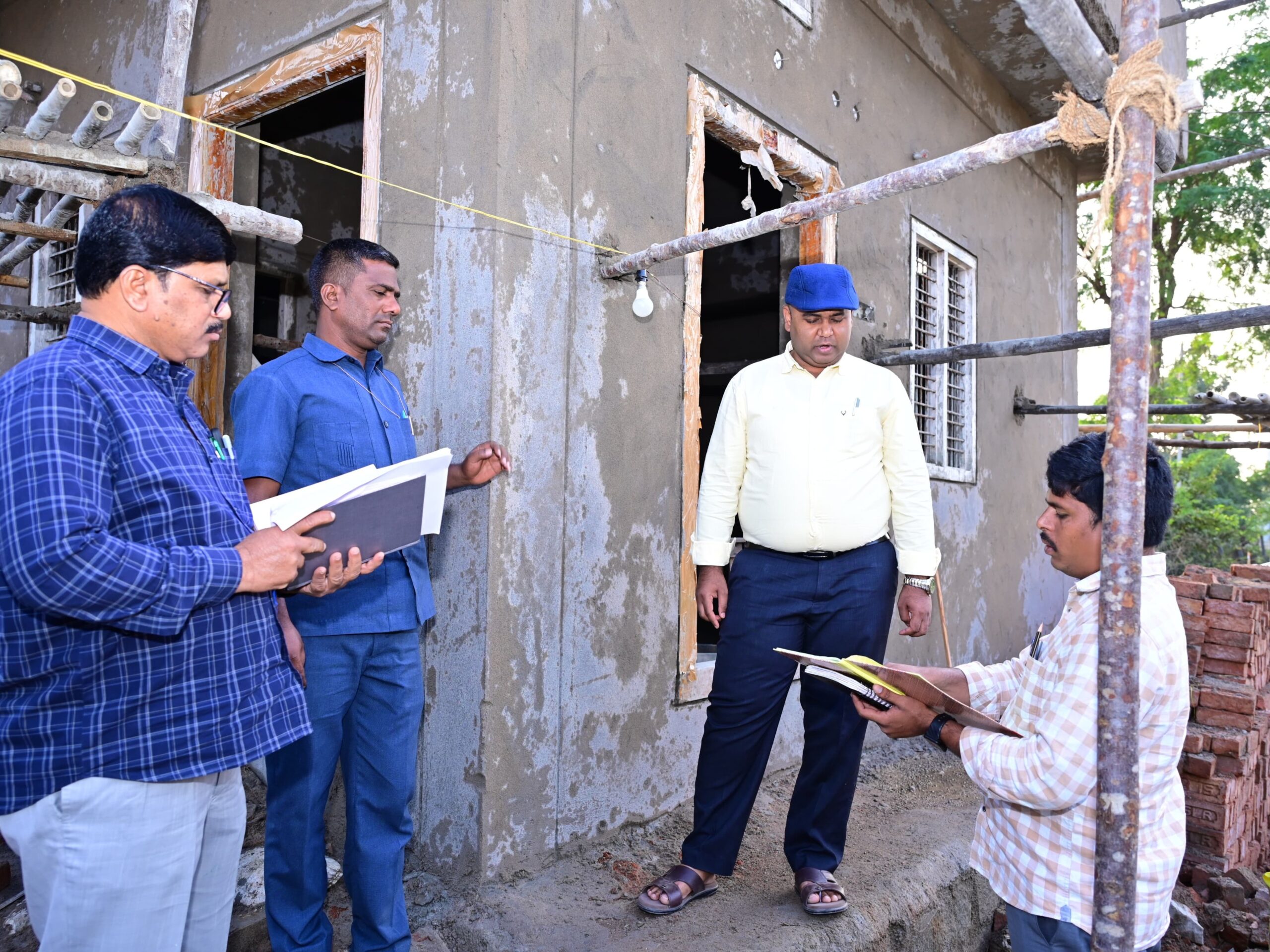 ‘100% ఇళ్ల నిర్మాణం పూర్తి చేయాలి’