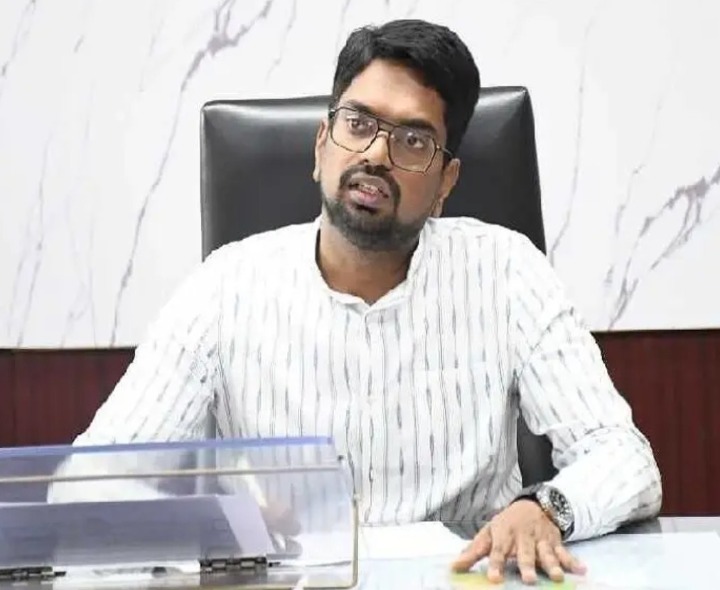 ధాన్యం కొనుగోళ్లు కేంద్రాలను వెంటనే ప్రారంభించాలి: కలెక్టర్