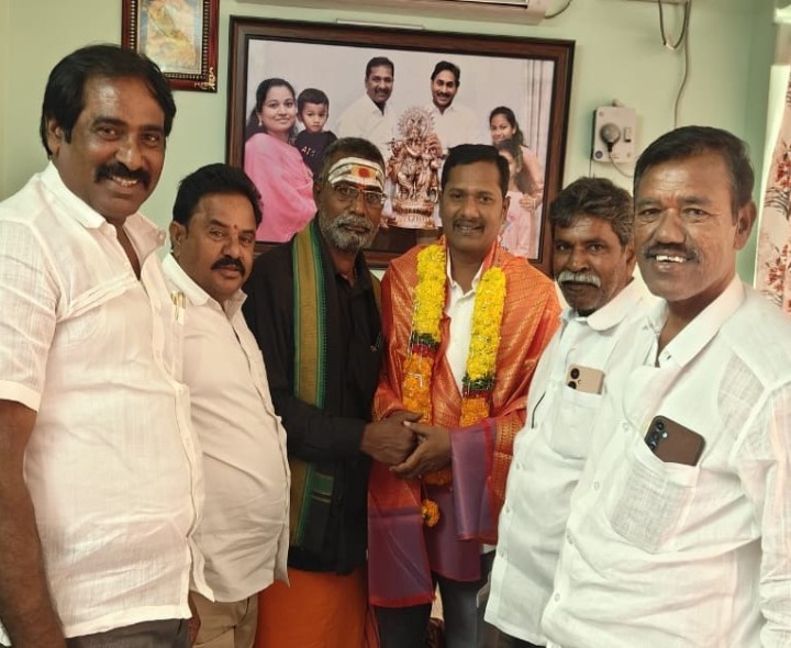 జిల్లా వైసీపీ సాంస్కృతిక విభాగం సభ్యునిగా కొండలు