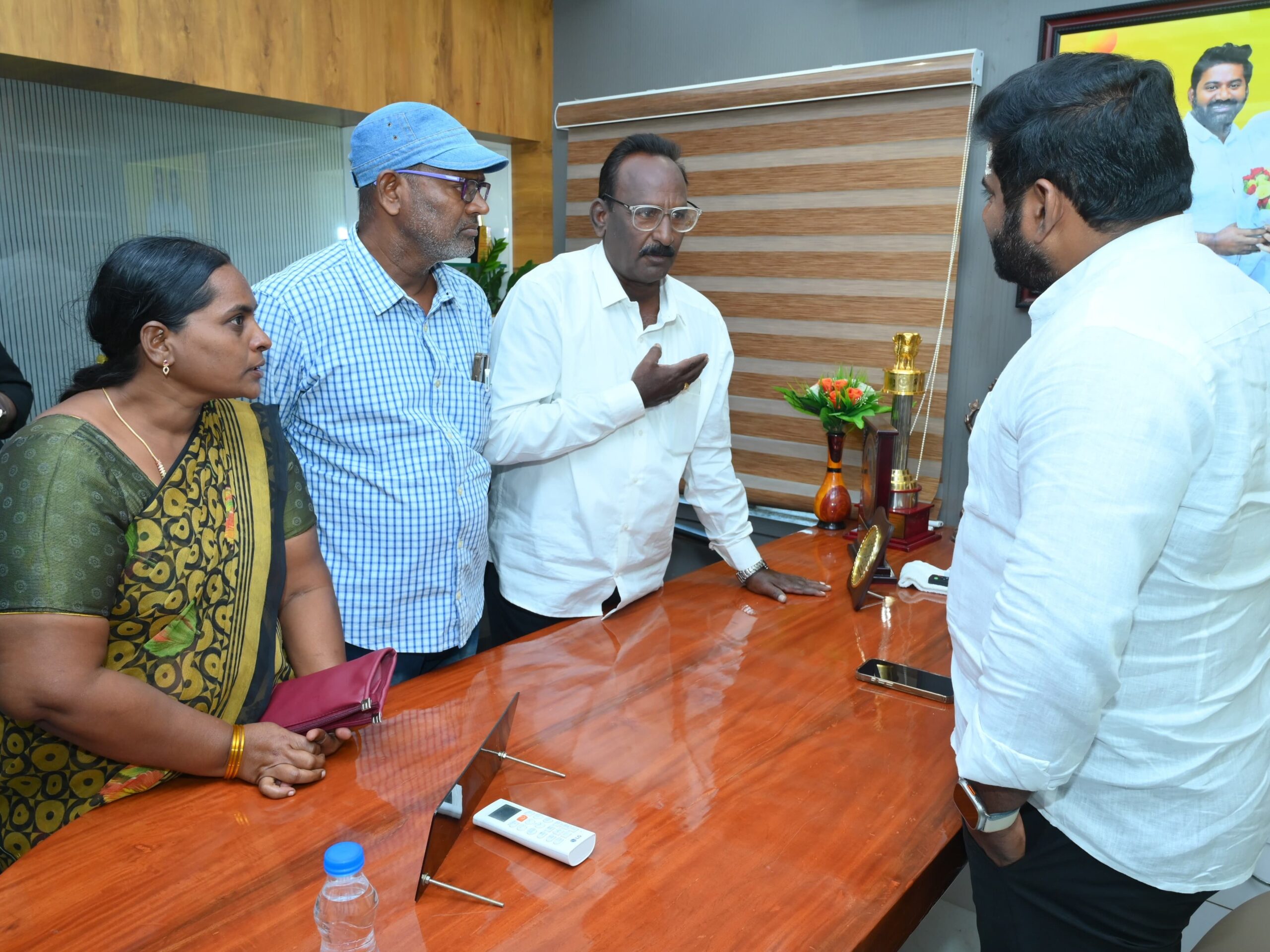 పార్టీ కార్యాలయంలో ‘ప్రజా దర్బార్’ నిర్వహించిన ఎమ్మెల్యే